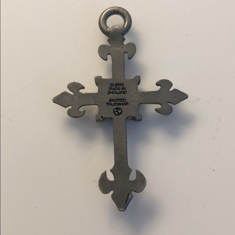 Beautiful cross pendent - Picture 2 of 3
